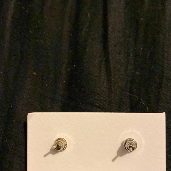 Women’s earrings - Picture 2 of 3